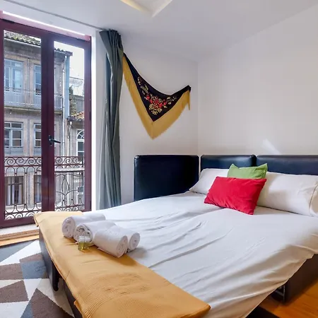 Lovely Loft W Poll Near Porto Cellars شقة